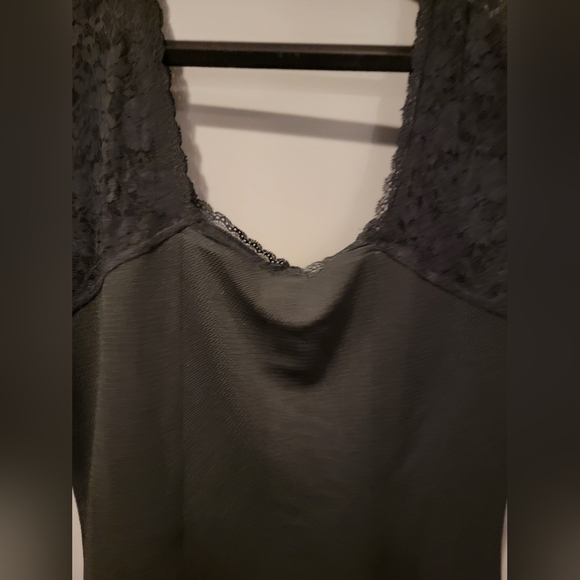 TORRID Hook & Eye Lace Accent Faux Corset Short Sleeve Top Size 2 - Picture 10 of 14